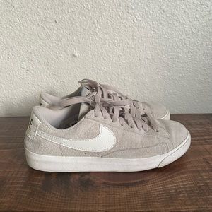 Nike Blazer Low Womens Sneaker Size 7 Beige White